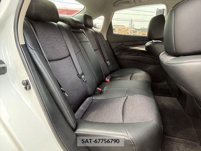 Nissan FUGA 2013-06 387843-10