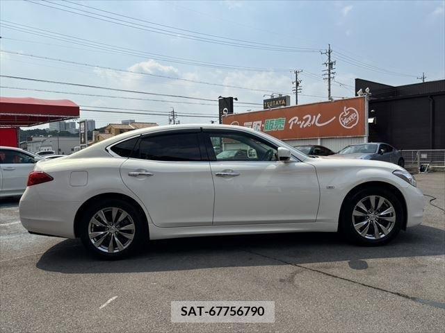 Nissan FUGA 2013-06 387843-18