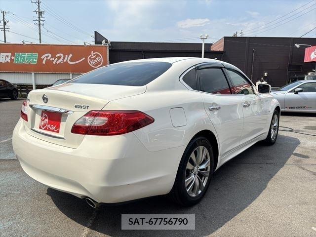Nissan FUGA 2013-06 387843-19