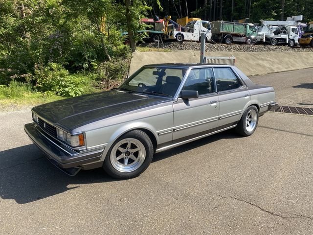 Toyota CRESTA 1982-03 4704-1