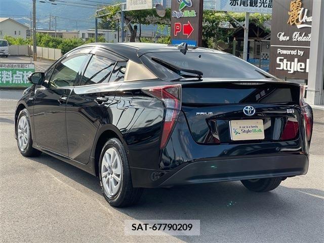 Toyota PRIUS 2018-02 322323-6