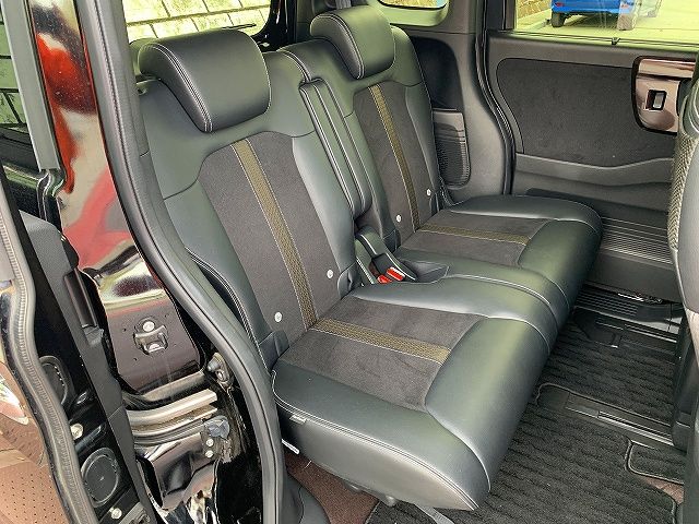 Honda N BOX CUSTOM 2017-12 182864-3