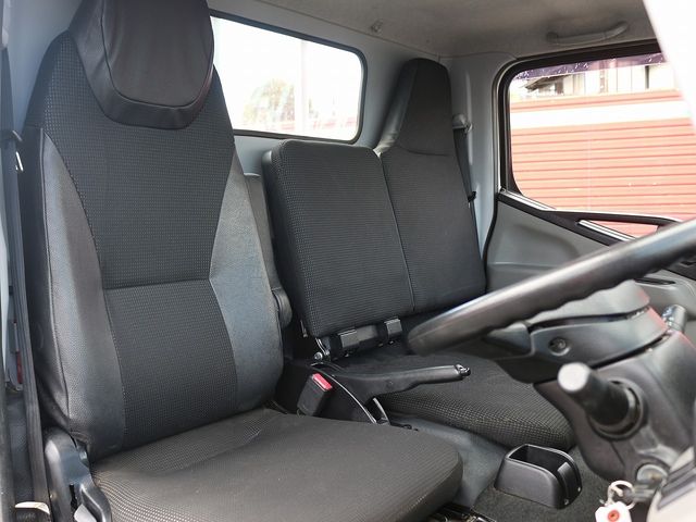 Mitsubishi CANTER 2017-05 180661-19