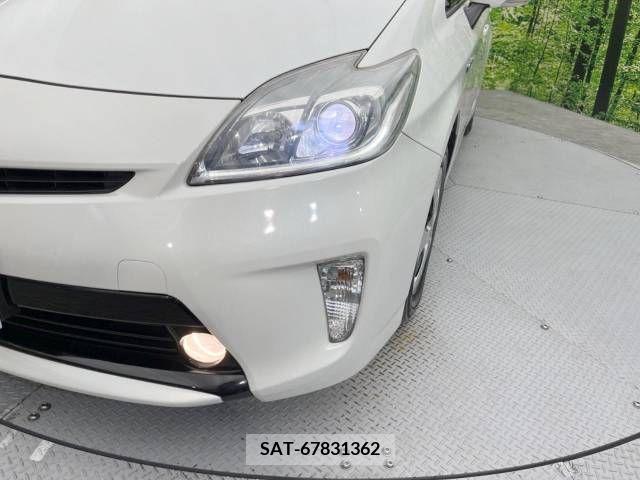 Toyota PRIUS 2012-01 384865-15