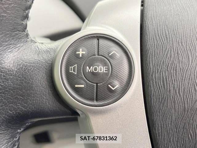 Toyota PRIUS 2012-01 384865-8