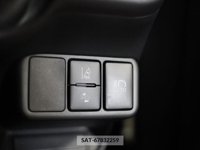 Toyota AQUA 2016-03 389365-15