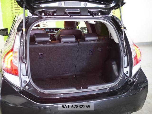 Toyota AQUA 2016-03 389365-21