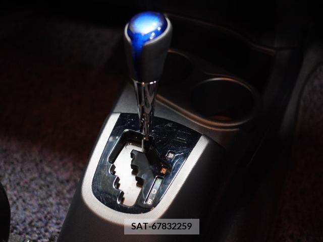 Toyota AQUA 2016-03 389365-14