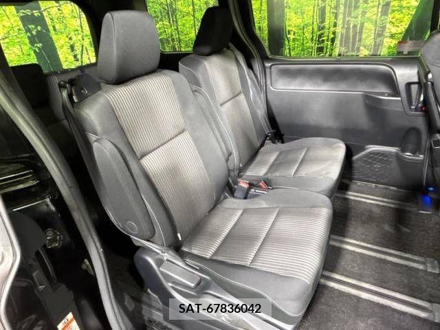 Toyota VOXY 2019-09 215997-9