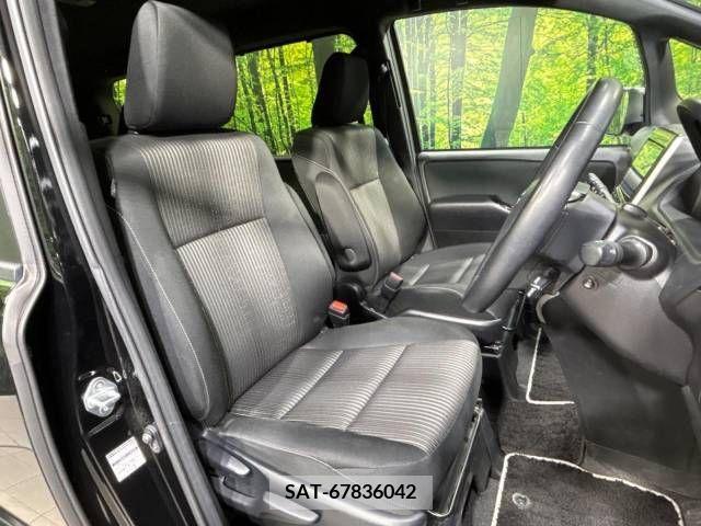 Toyota VOXY 2019-09 215997-8