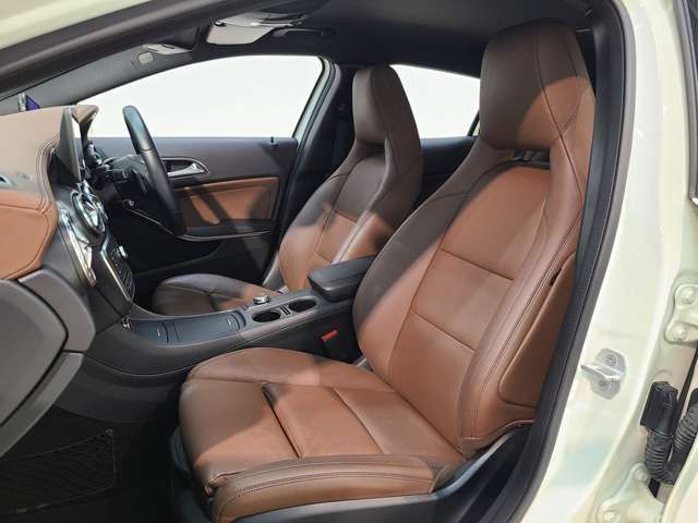 Mercedes Benz GLA-CLASS 2017-03 15857-12