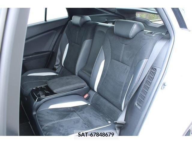 Toyota PRIUS PHV 2018-06 352958-14