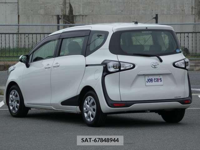 Toyota SIENTA 2017-01 381415-3