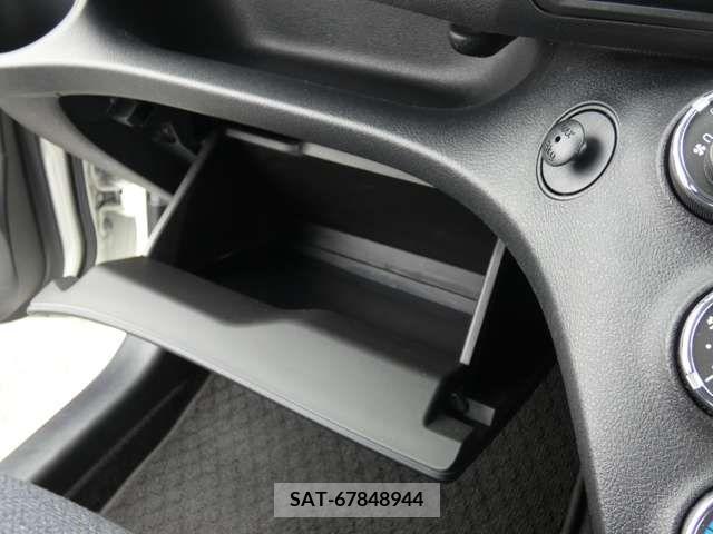 Toyota SIENTA 2017-01 381415-16