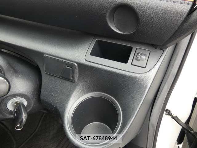 Toyota SIENTA 2017-01 381415-12