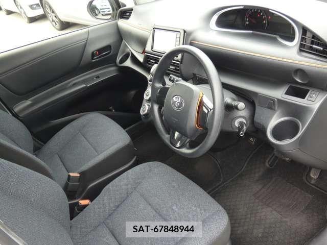 Toyota SIENTA 2017-01 381415-8
