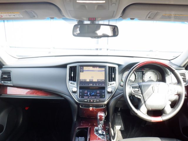 Toyota CROWN MAJESTA 2016-07 8216-1
