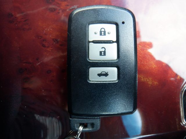 Toyota CROWN MAJESTA 2016-07 8216-16