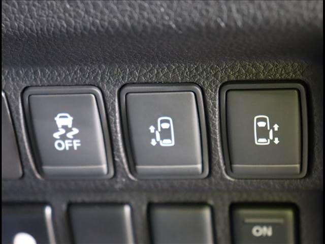 Nissan ELGRAND 2016-06 192891-14