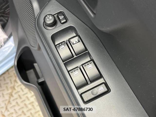 Toyota Pixis Mega 2018-06 393255-7