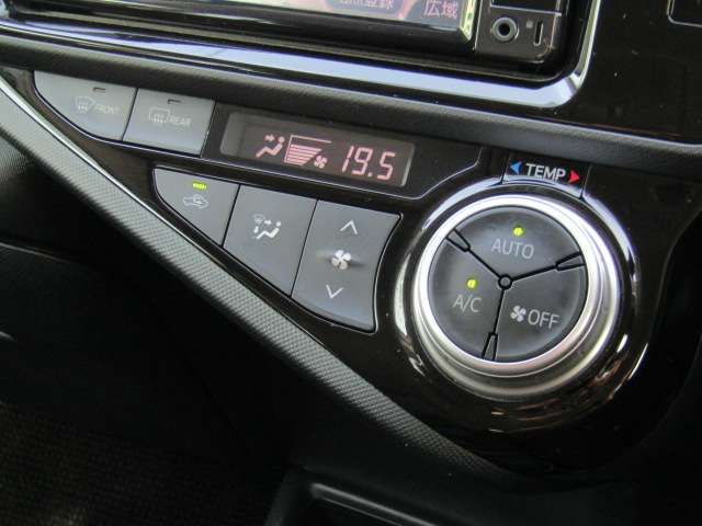 Toyota AQUA 2016-08 181752-13