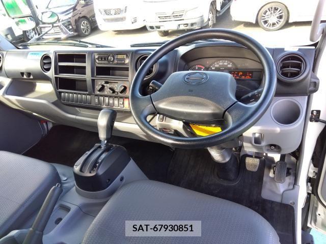 Hino DUTRO 2017-11 252159-8