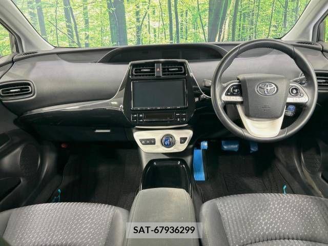 Toyota PRIUS 2018-06 215684-1