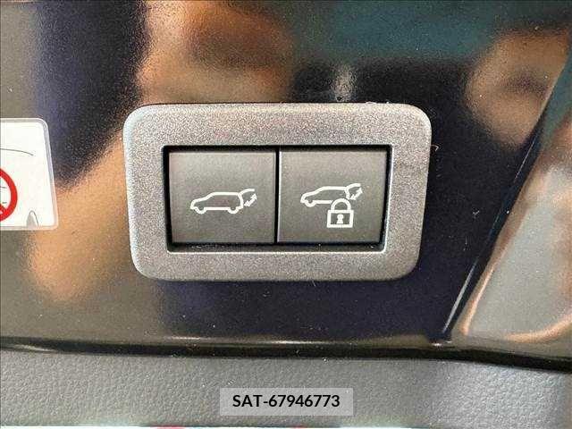 Toyota PRIUS 2023-06 333024-6