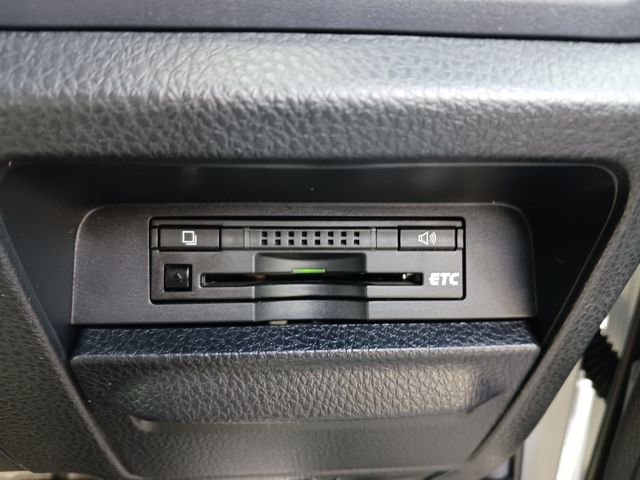 Toyota NOAH HYBRID 2014-03 187502-18