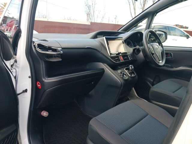 Toyota NOAH HYBRID 2014-03 187502-20