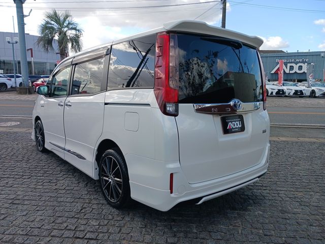 Toyota NOAH HYBRID 2014-03 187502-2