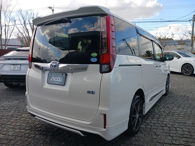 Toyota NOAH HYBRID 2014-03 187502-6