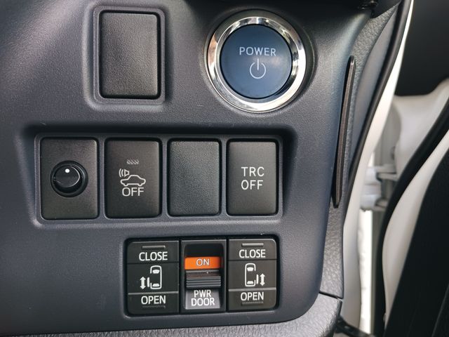 Toyota NOAH HYBRID 2014-03 187502-17