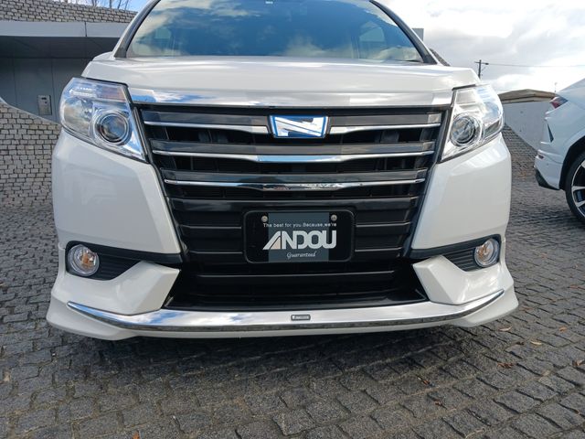 Toyota NOAH HYBRID 2014-03 187502-5