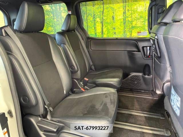 Toyota NOAH 2018-11 206147-9