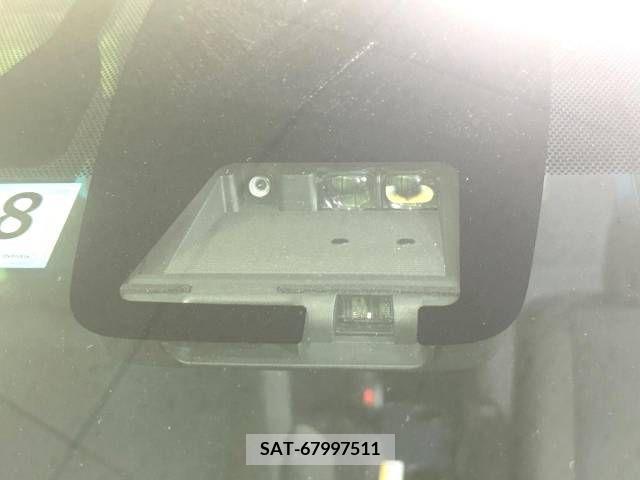 Toyota NOAH HYBRID 2017-08 365180-4
