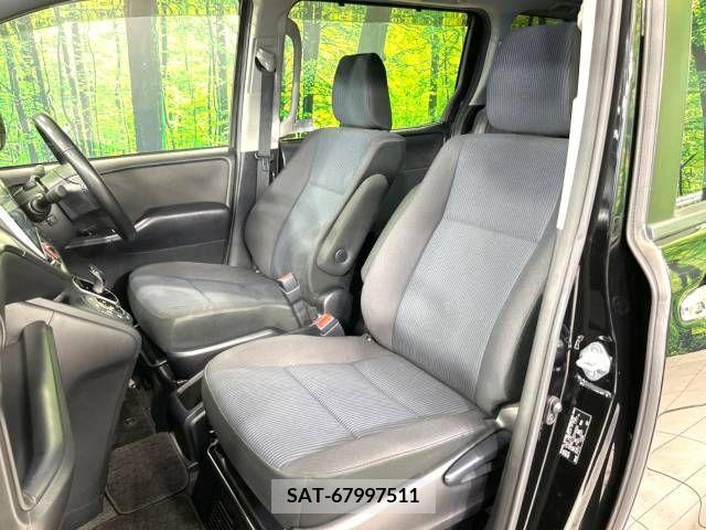 Toyota NOAH HYBRID 2017-08 365180-8