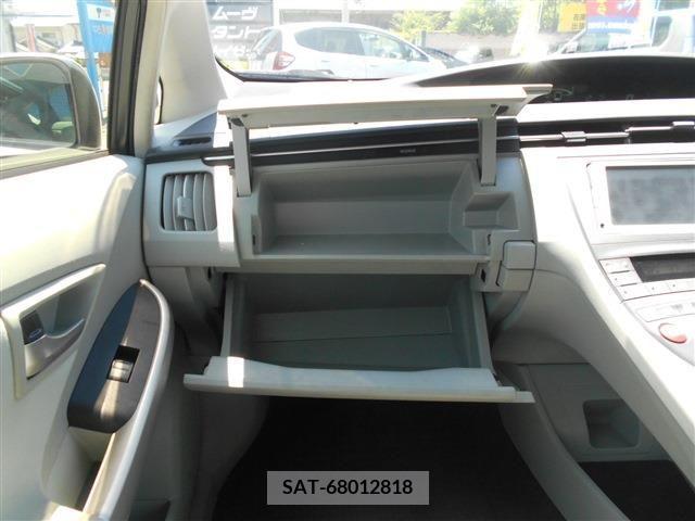 Toyota PRIUS 2012-10 327355-16