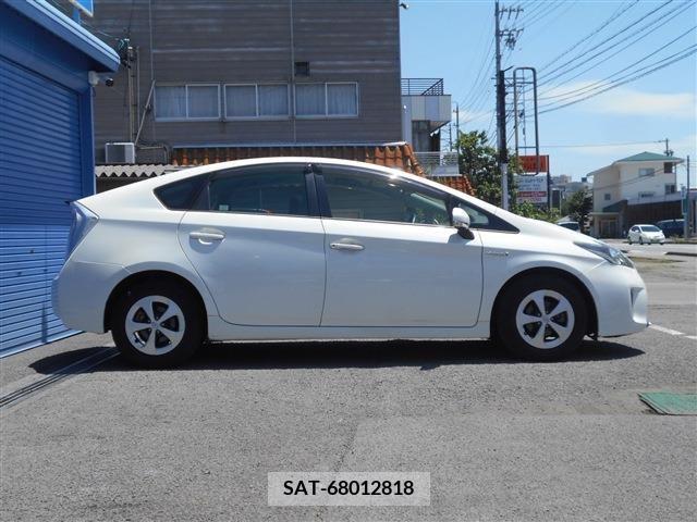 Toyota PRIUS 2012-10 327355-4