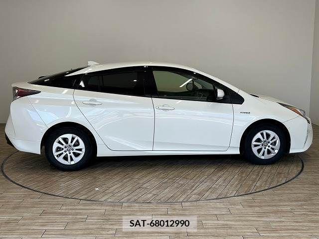 Toyota PRIUS 2017-10 366367-15