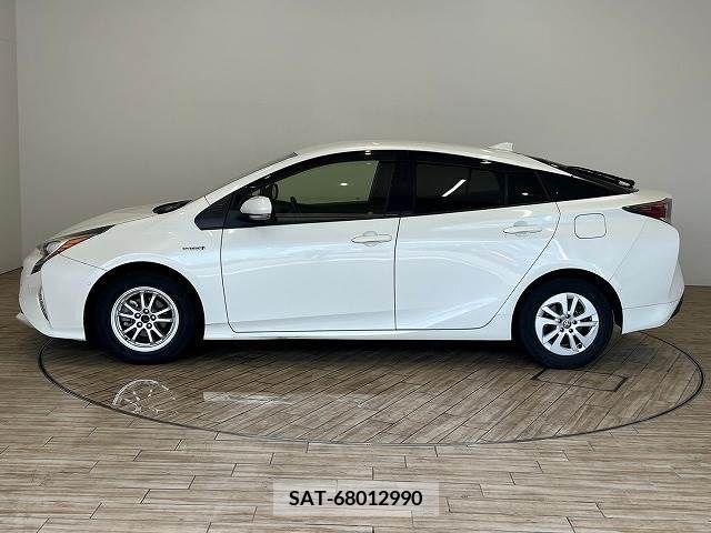 Toyota PRIUS 2017-10 366367-16