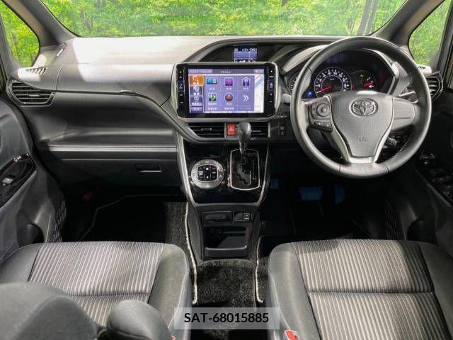 Toyota VOXY 2019-06 370468-1