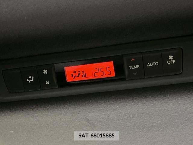 Toyota VOXY 2019-06 370468-5
