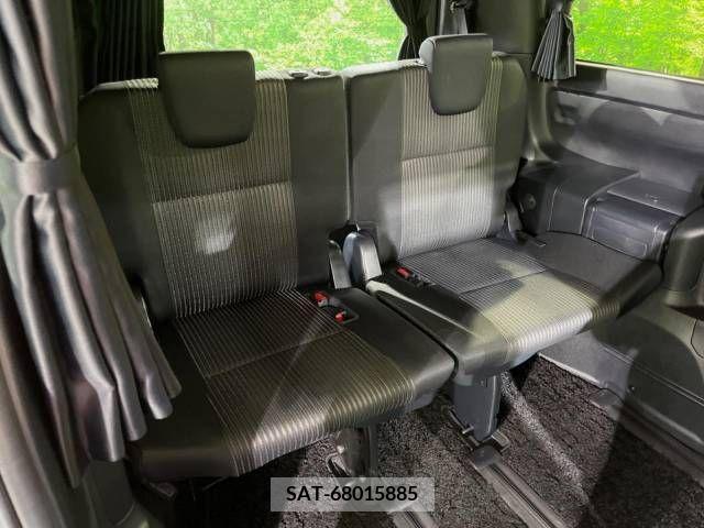 Toyota VOXY 2019-06 370468-10
