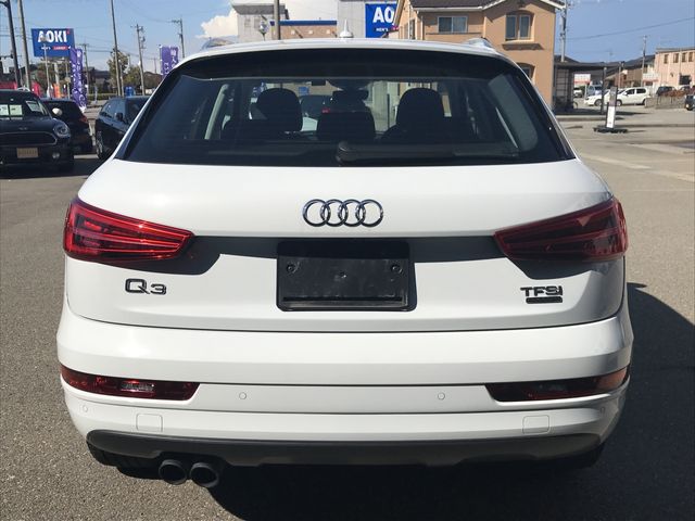 Audi Q3 2018-12 16630-24
