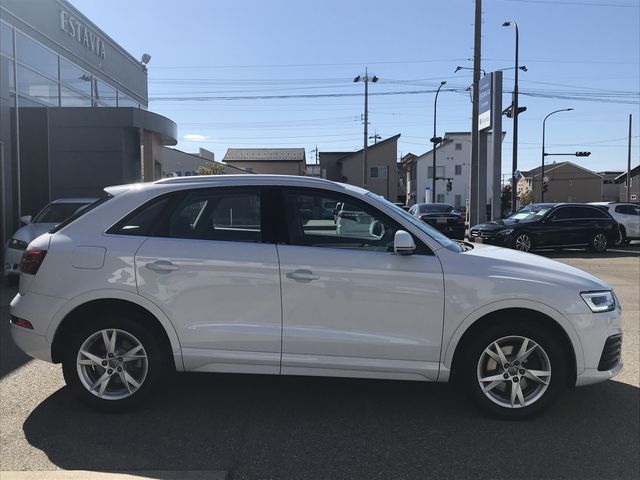 Audi Q3 2018-12 16630-22