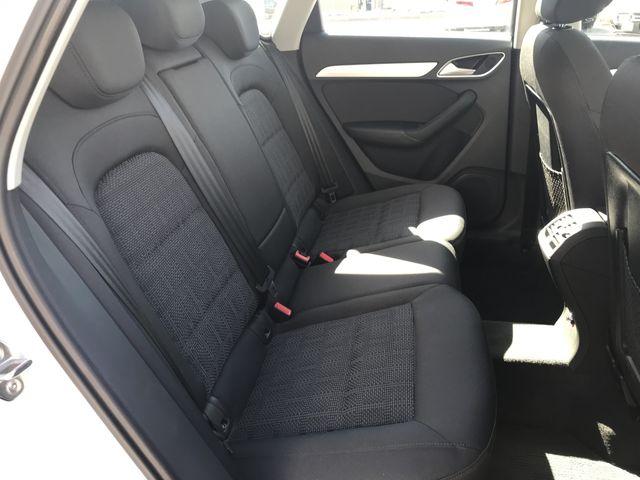 Audi Q3 2018-12 16630-6