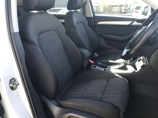 Audi Q3 2018-12 16630-4