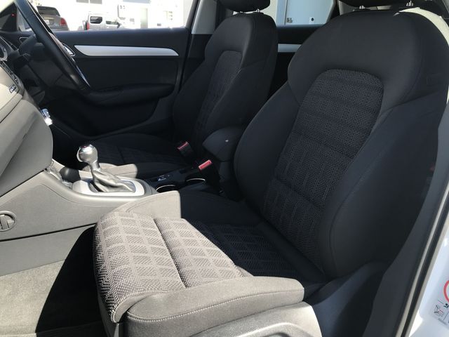Audi Q3 2018-12 16630-8
