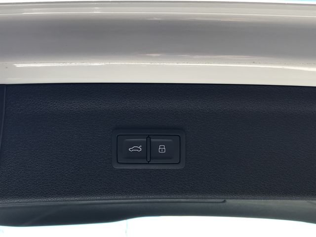 Audi Q3 2018-12 16630-19